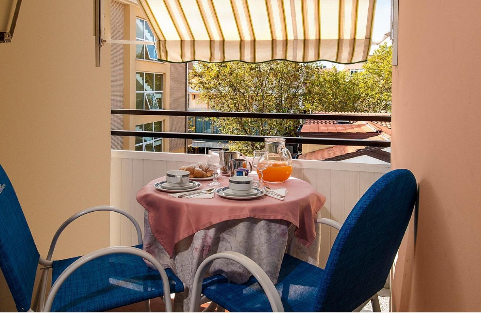 Hotel Lina Misano Adriatico Exterior foto