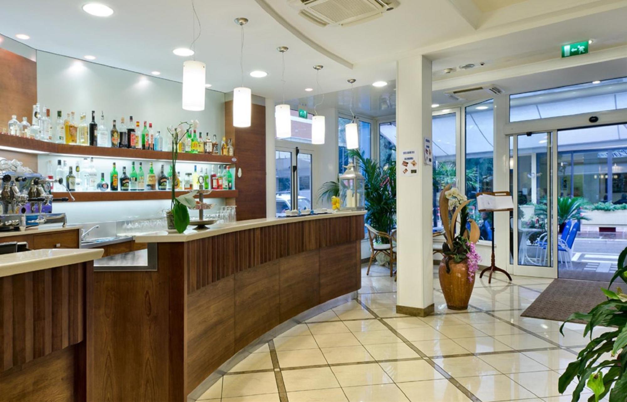 Hotel Lina Misano Adriatico Exterior foto