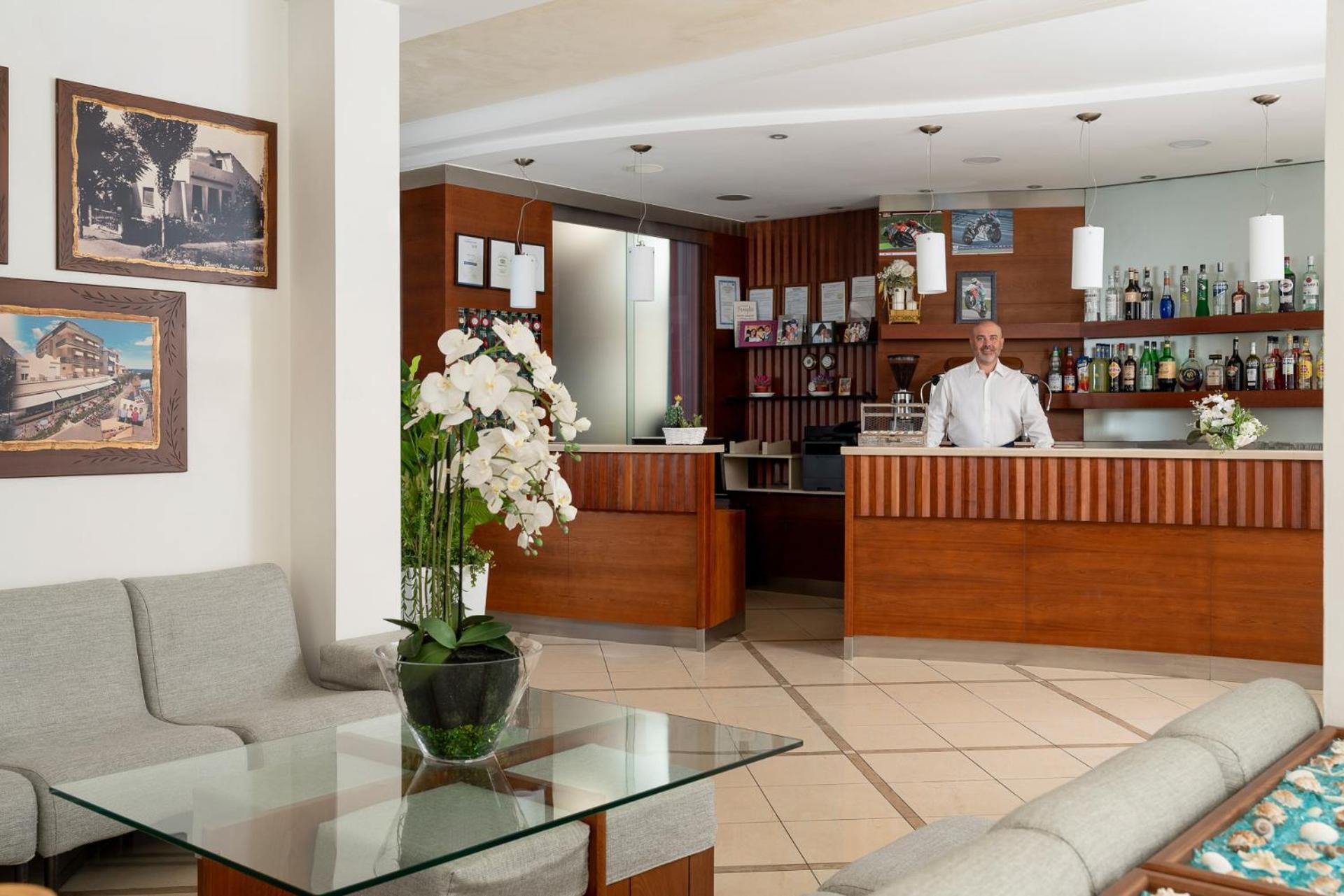 Hotel Lina Misano Adriatico Exterior foto
