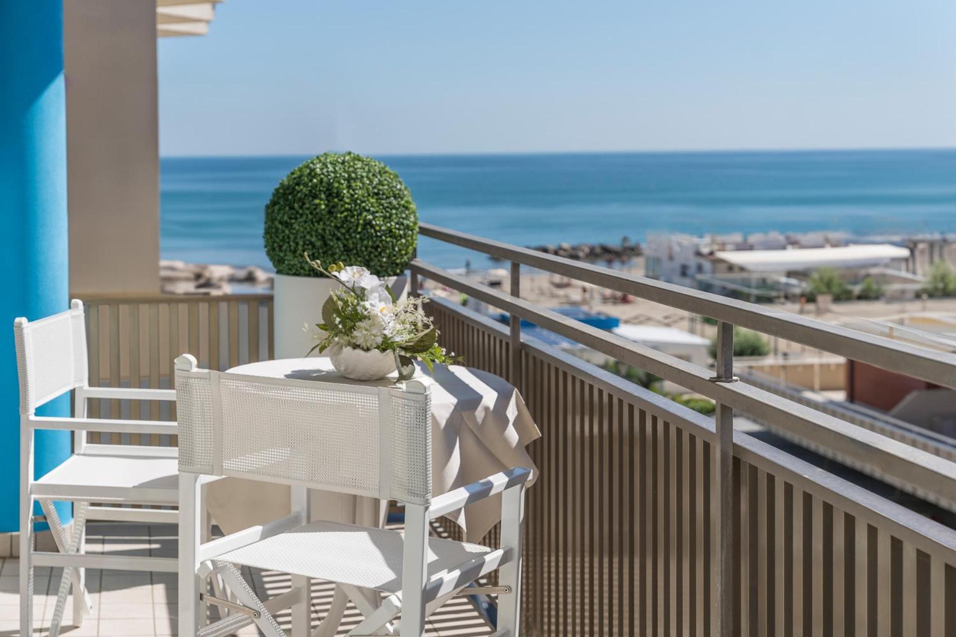 Hotel Lina Misano Adriatico Exterior foto