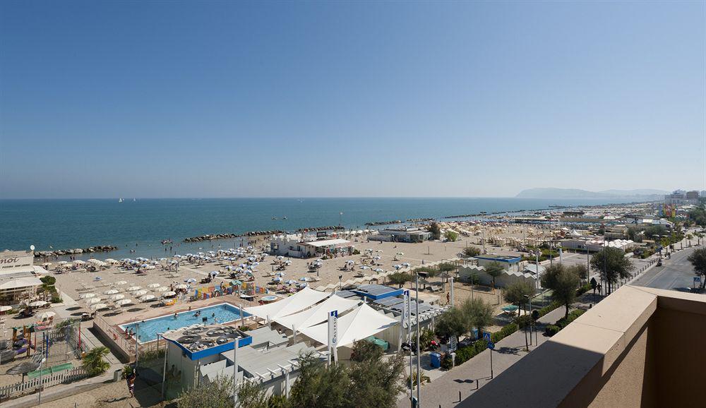 Hotel Lina Misano Adriatico Exterior foto